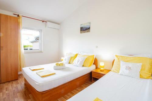 Family-friendly Apartment On The Beach With Sea View