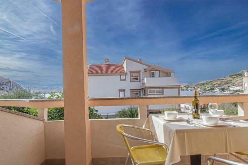 Family-friendly Apartment On The Beach With Sea View