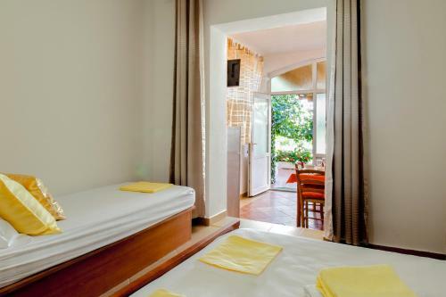 Family-friendly Apartment On The Beach With Sea View