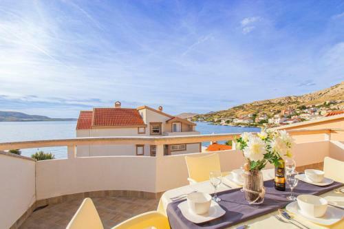 Family-friendly Apartment On The Beach With Sea View