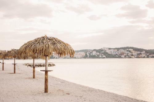 Family-friendly Apartment On The Beach With Sea View