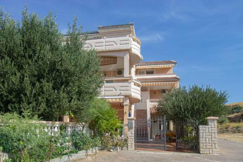 Family-friendly Apartment On The Beach With Sea View