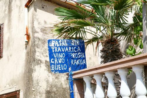Family-friendly Apartment On The Beach With Sea View