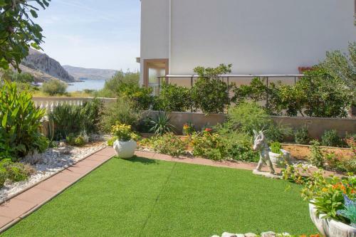 Family-friendly Apartment On The Beach With Sea View