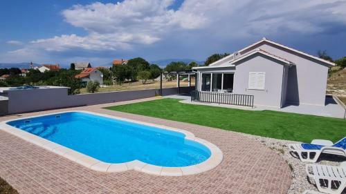 Villa Nane Garden - House With Pool