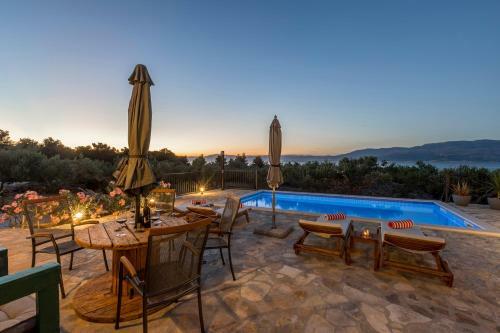 Island Getaway - Heritage House