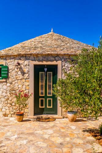 Island Getaway - Heritage House