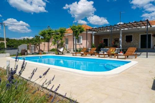 Villa Pax - With Pool