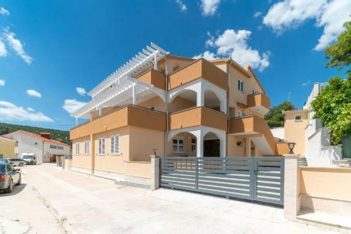 Apartments Lux 3 - Heated Pool