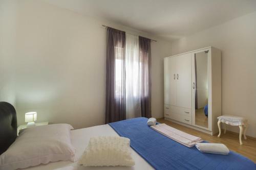 Apartments By The Sea Poljica, Trogir - 19054