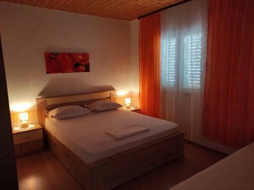 Apartments An?elka - 50 M From Beach