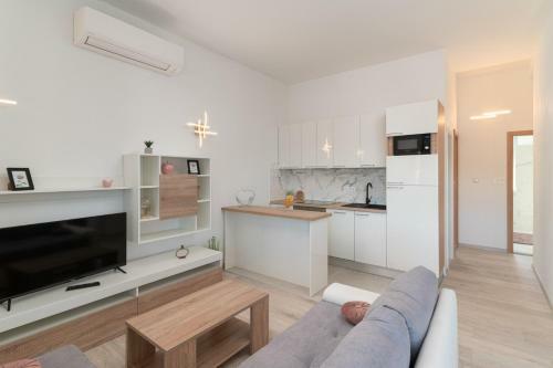 Apartments Lux 2 - Heated Pool