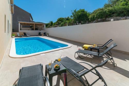 Apartments Lux 2 - Heated Pool