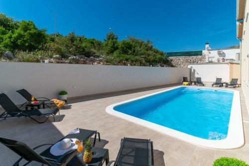Apartments Lux 2 - Heated Pool