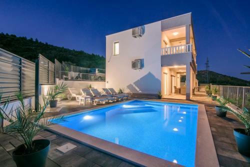 Villa Mari With Private Pool