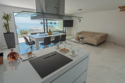 Villa Holiday Home The Boat With Rooftop Pool