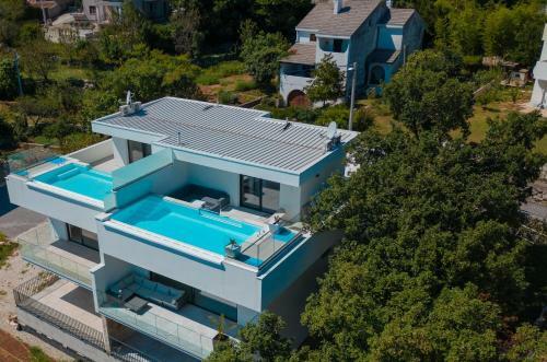 Villa Holiday Home The Boat With Rooftop Pool