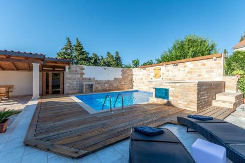 Luxury House David