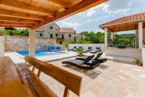Luxury House David