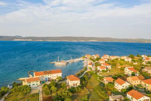Holiday Home Lipa Na?a