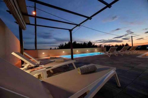 New Villa Buterin With Heated Pool