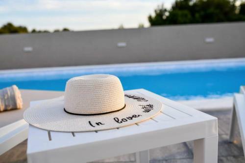 New Villa Buterin With Heated Pool