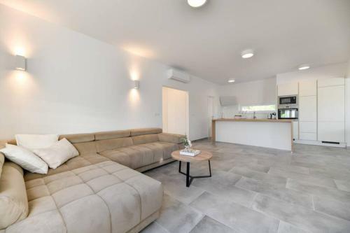 New Villa Buterin With Heated Pool