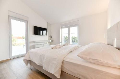New Villa Buterin With Heated Pool