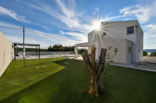 New Villa Buterin With Heated Pool