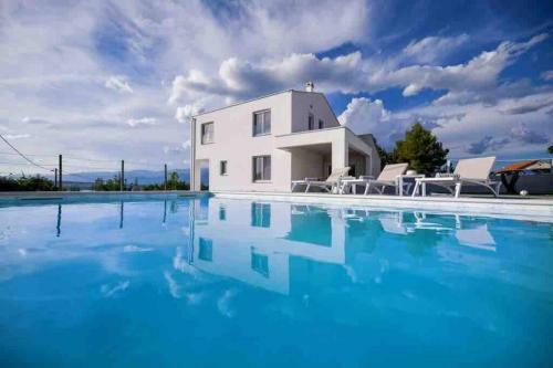 New Villa Buterin With Heated Pool