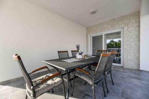 New Villa Buterin With Heated Pool
