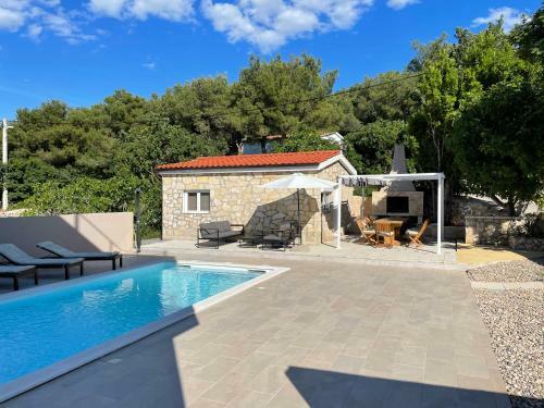 Villa Lele - Peace, Mountain & Sea View, Heated Pool