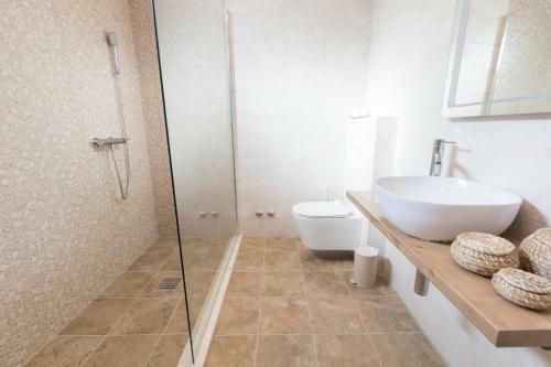 Villa Lele - Peace, Mountain & Sea View, Heated Pool