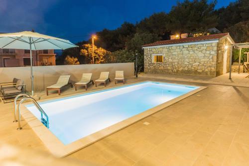 Villa Lele - Peace, Mountain & Sea View, Heated Pool