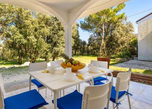 Apartment In Pinewood Near The Sea