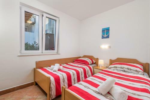 Apartment In Pinewood Near The Sea