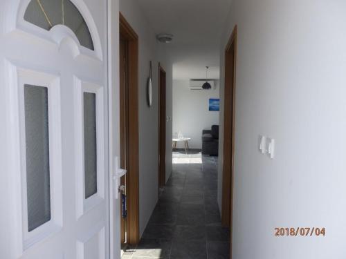 Apartments With A Parking Space Milna, Brac - 16003