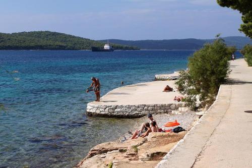 Apartments With A Parking Space Milna, Brac - 16003