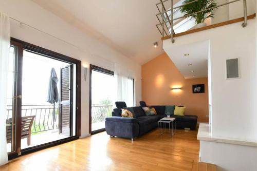 Gro�es Reihenhaus Mit Viel Gr�n Und Meerblick