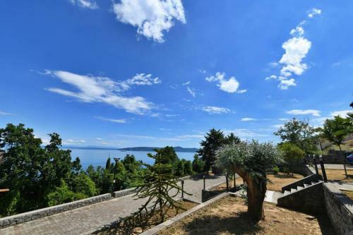 Gro�es Reihenhaus Mit Viel Gr�n Und Meerblick