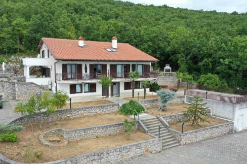 Gro�es Reihenhaus Mit Viel Gr�n Und Meerblick