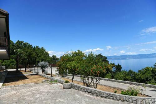 Gro�es Reihenhaus Mit Viel Gr�n Und Meerblick