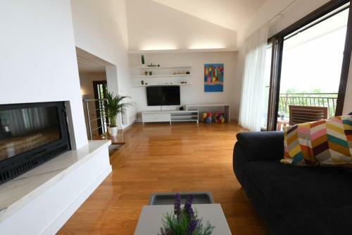 Gro�es Reihenhaus Mit Viel Gr�n Und Meerblick