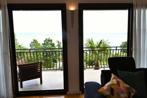 Gro�es Reihenhaus Mit Viel Gr�n Und Meerblick