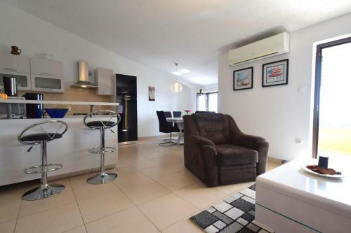 Apartments Zrinka