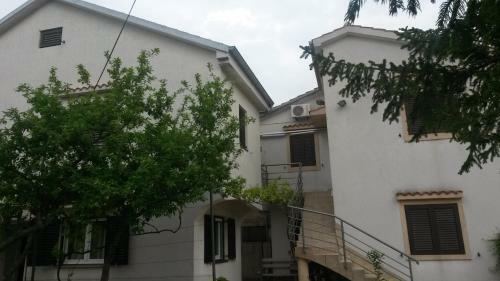 Apartmani Bo?i?-omi?alj