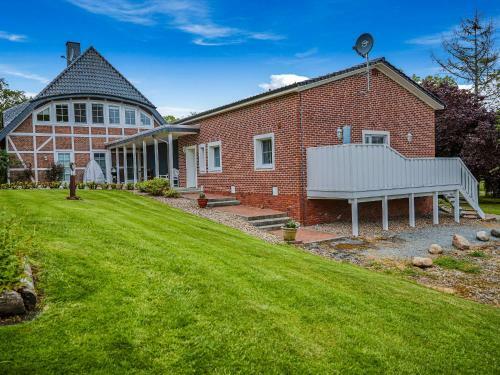 Lush Holiday Home In Drochtersen With Sauna & Jacuzzi