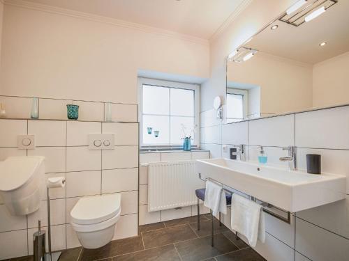 Lush Holiday Home In Drochtersen With Sauna & Jacuzzi