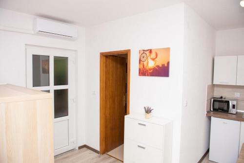 Apartments With A Parking Space Mali Losinj (Losinj) - 16618