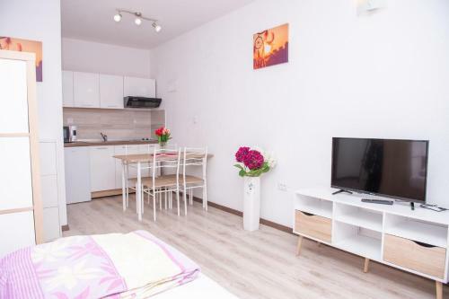Apartments With A Parking Space Mali Losinj (Losinj) - 16618